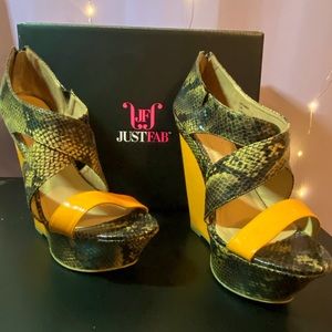 Orange/snakeskin wedge